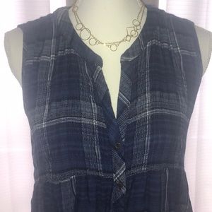 Knox Rose sleeveless button down. Size M